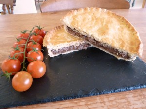 ALBION FARM: steak & ale pie