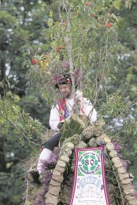 ADAM WALKER JOCKEY ON THE SADDLEWORTH RUSHCART AGED 40 ON THE FORTIETH ANNIVERSARY OF THE CART (1)