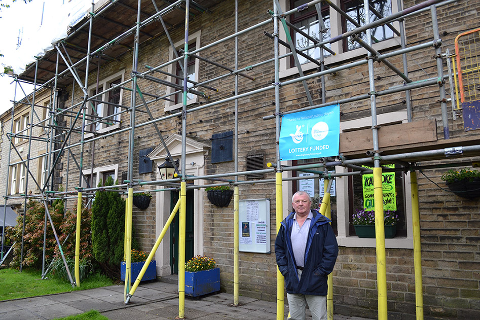 p5 Peter Archer con club smaller